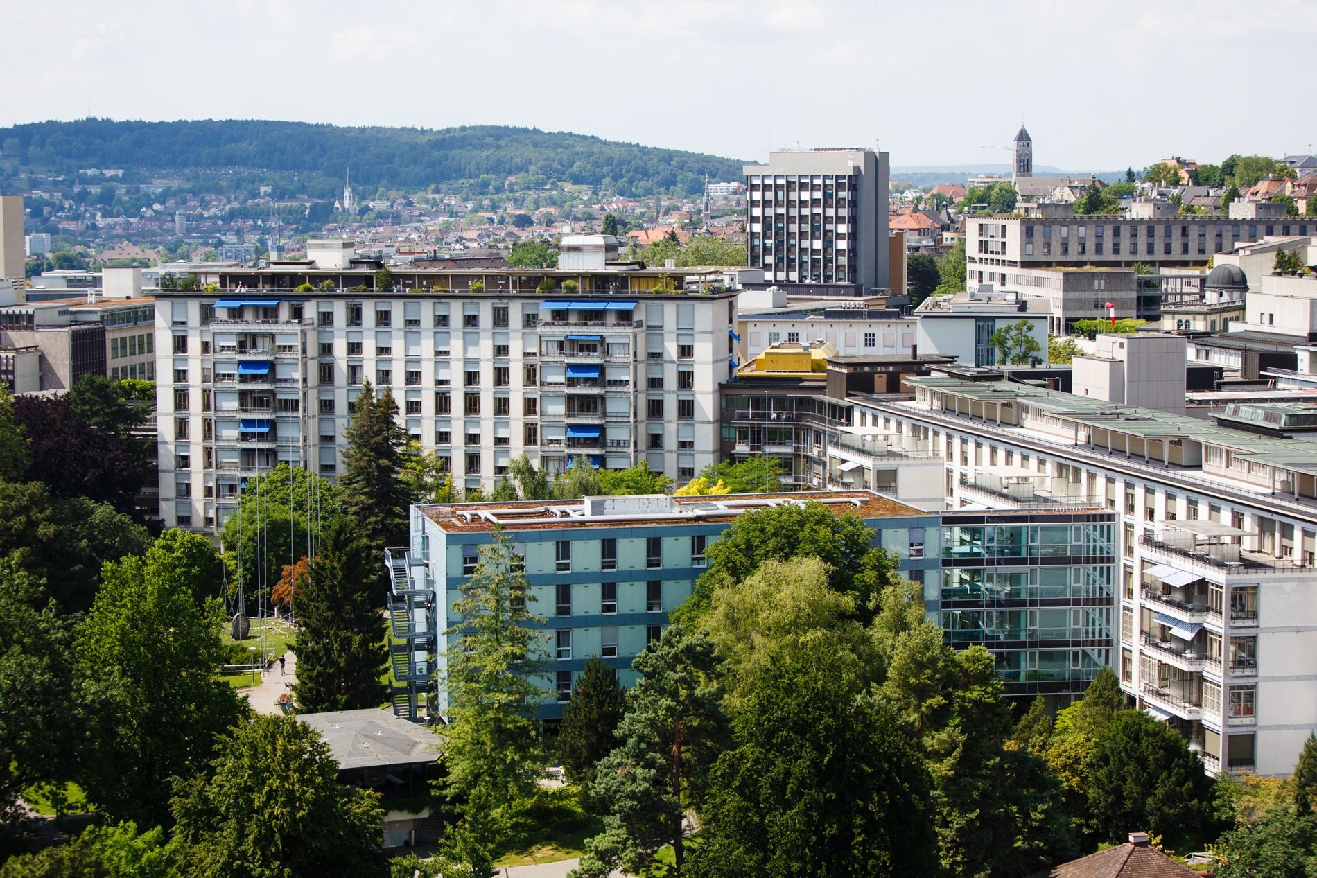 Universitätsspital Zürich – Blick über die Spitalgebäude im Stadtzentrum (Standortfoto)